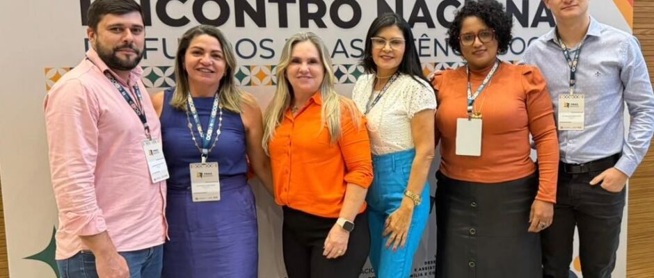 Equipe Da Setas E A Presidente Do Ceas, Helenilva Custódio (segunda à Direita). Foto – Setas