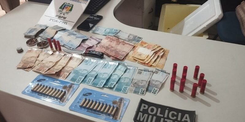Objetitos Apreendidos Com Suspeito Durante Abordagem