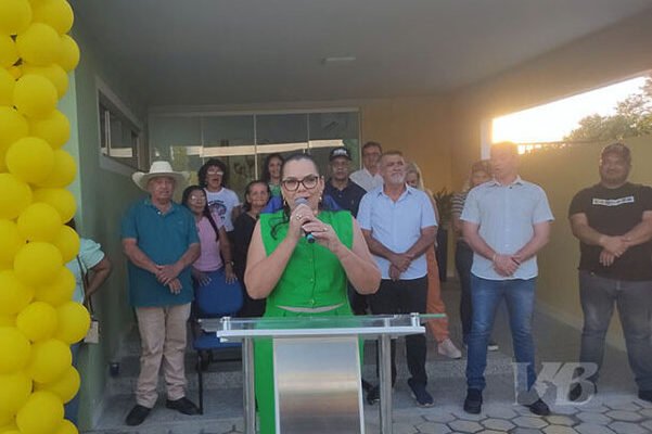 Prefeita de buriti lucilene brito inaugura escola estrega veiculos e iluminacao de campo de futebol vila uniao 11 747x420
