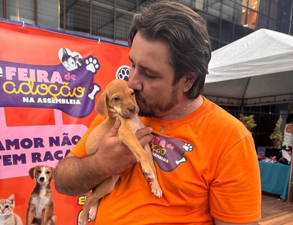Feira de Adoção da Aleto emociona e garante novos lares para cães e gatos resgatados