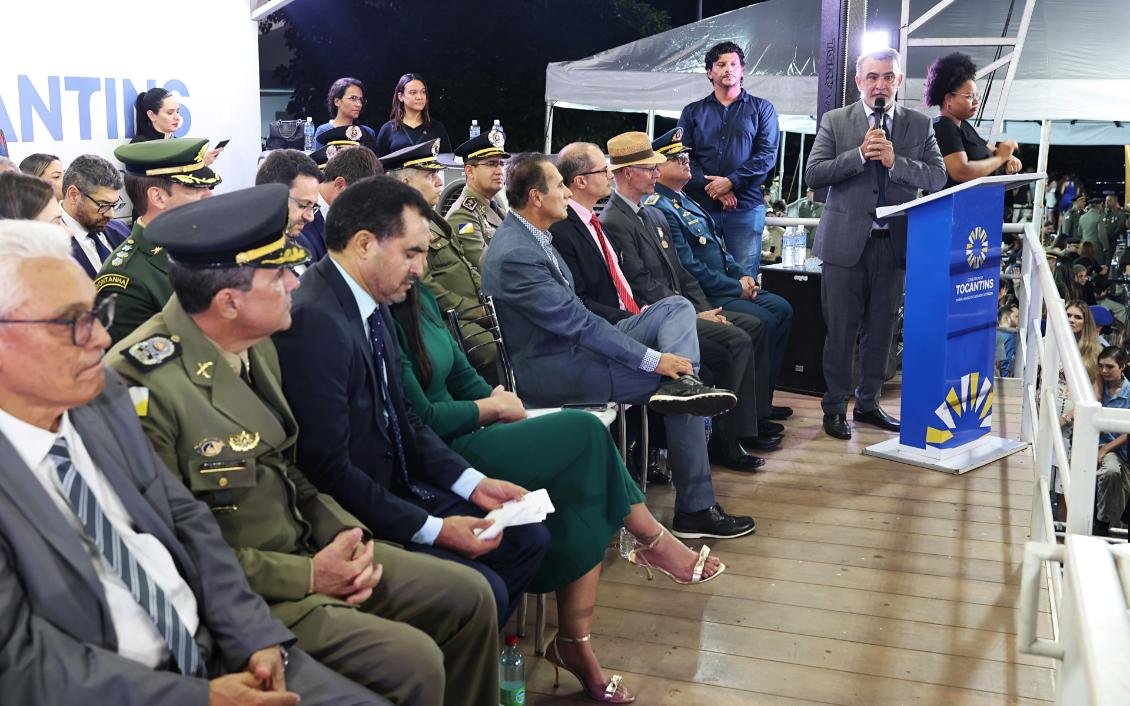 Deputados participam de cerimônia de promoção de policiais militares