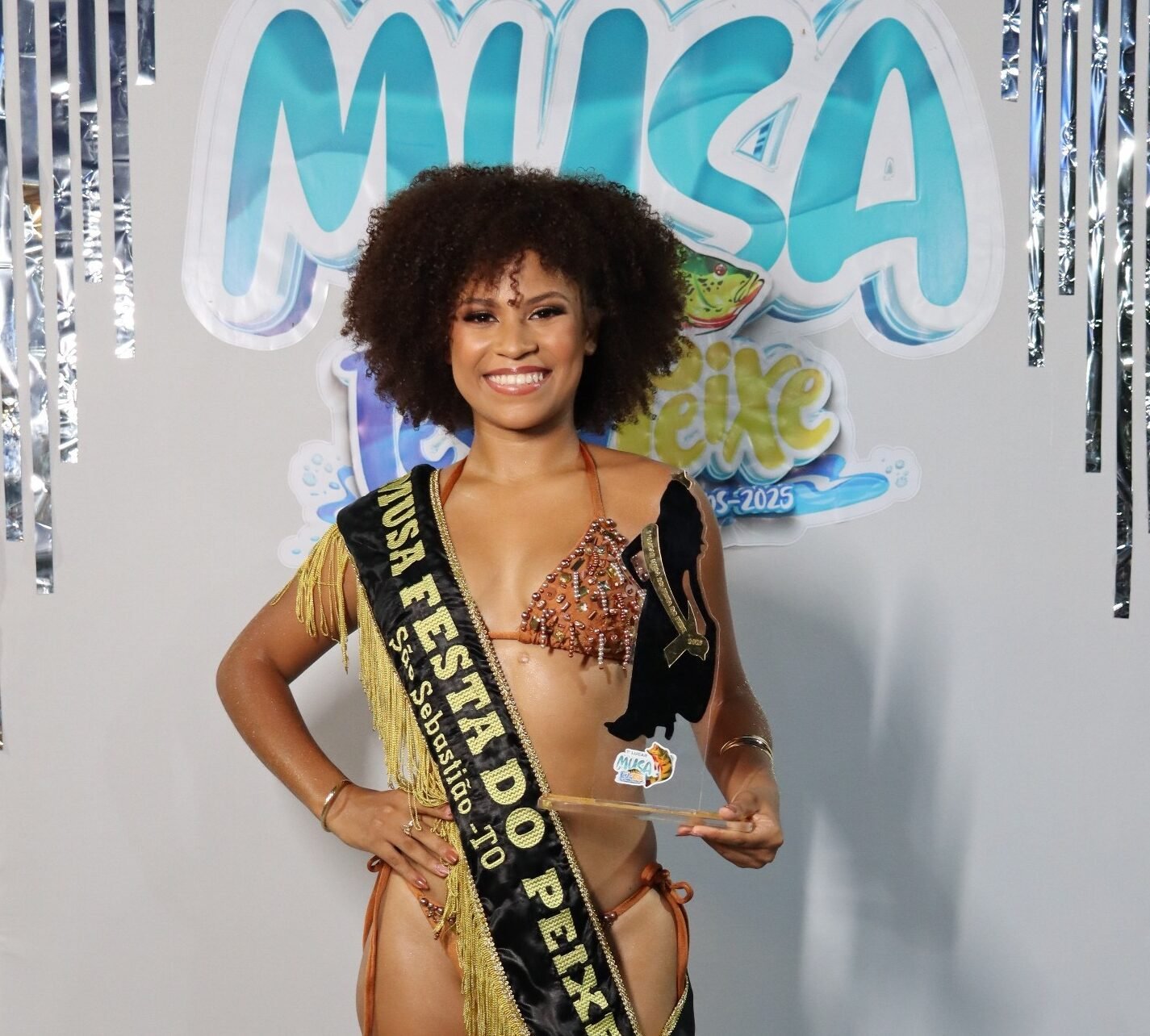 SÃO SEBASTIÃO: Lara Fernanda brilha e conquista o título de Musa do Peixe 2025