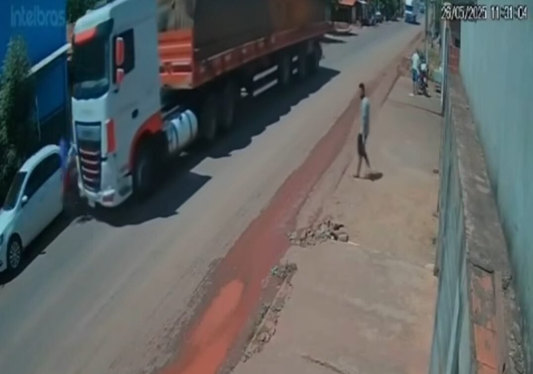 AXIXÁ: Mulher morre após ser atropelada por caminhão