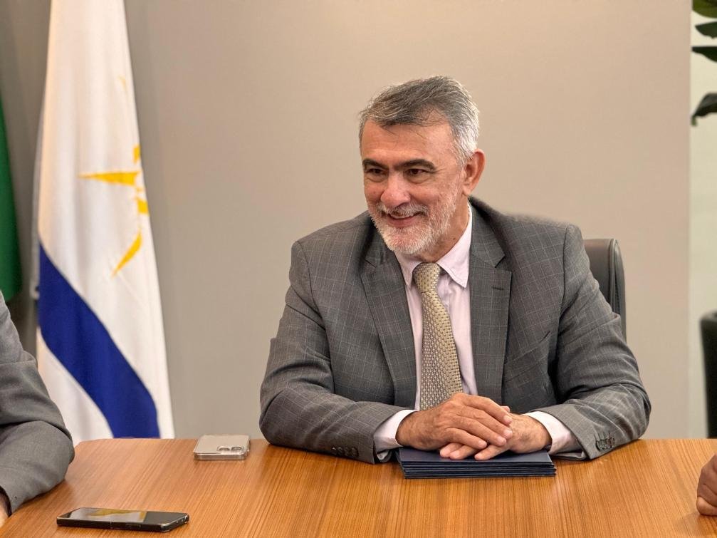 Amélio Cayres garante R$ 200 mil para microrrevestimento asfáltico do distrito de Macaúba, em Araguatins