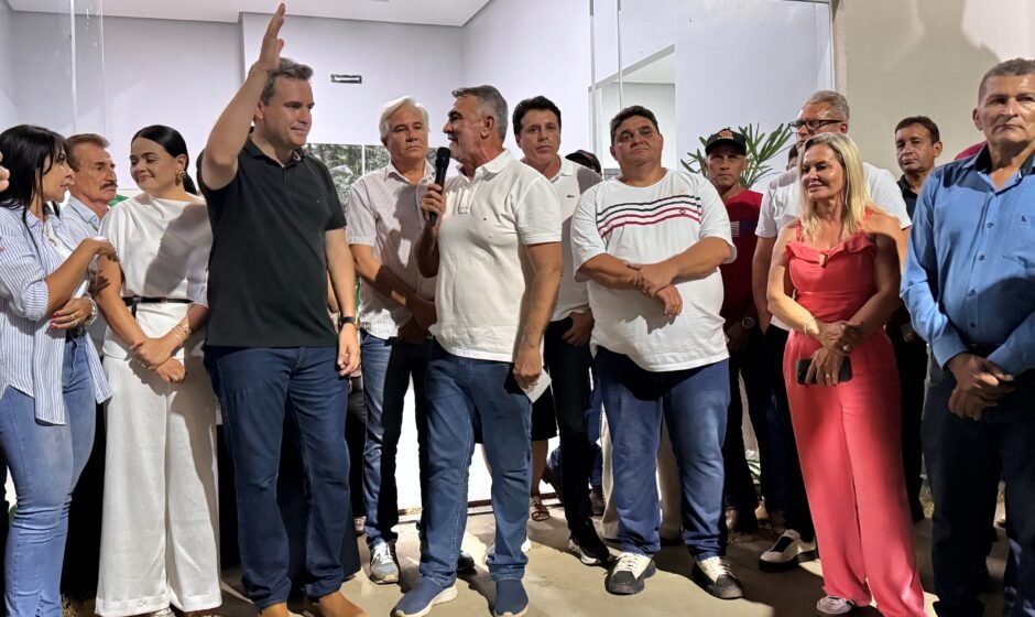 Deputados em evento em wanderlândia foto amanda germiniani
