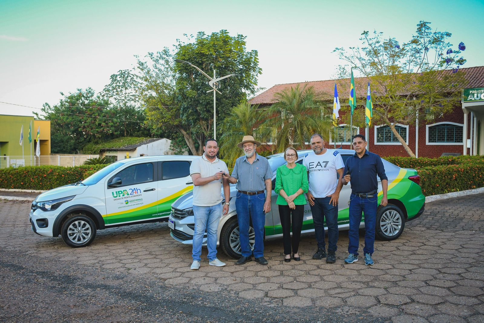 Prefeitura de Augustinópolis entrega veículos para eeforçar a saúde municipal