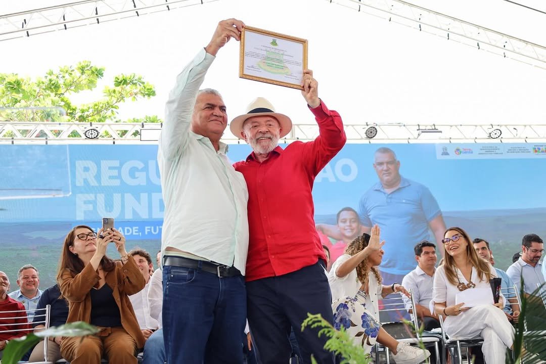 “Aqui é terra de guerreiro!” Lula recebe o título de cidadão araguatinense das mãos de Aquiles da Areia