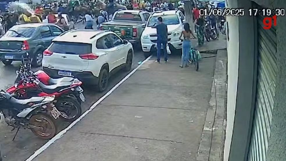 Agente de trânsito é atingido com copo de vidro no rosto durante confusão em cavalgada