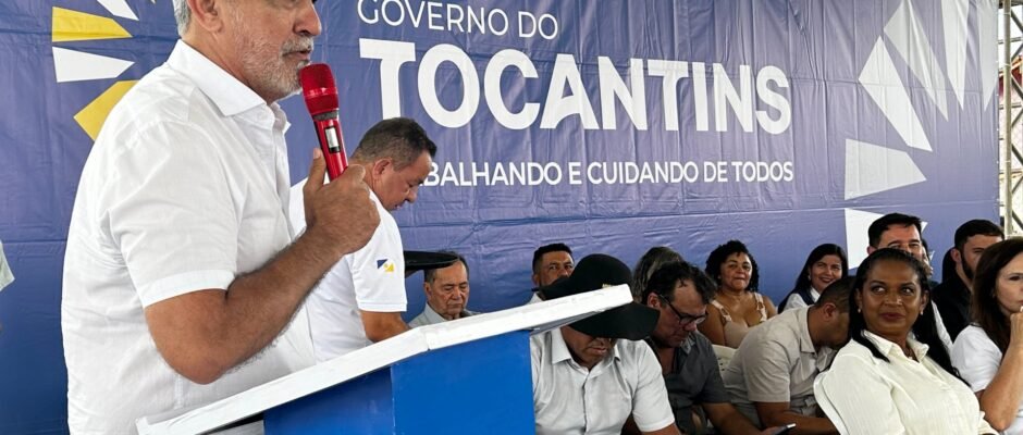Pronunciamento de amélio no aniversário de buriti foto amanda germiniani (2)