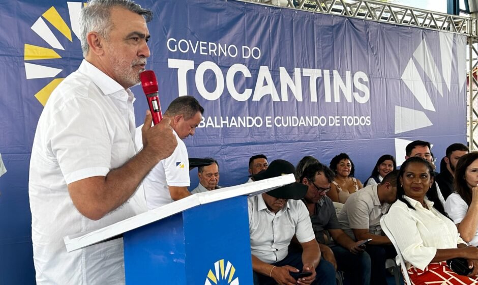 Pronunciamento de amélio no aniversário de buriti foto amanda germiniani (2)