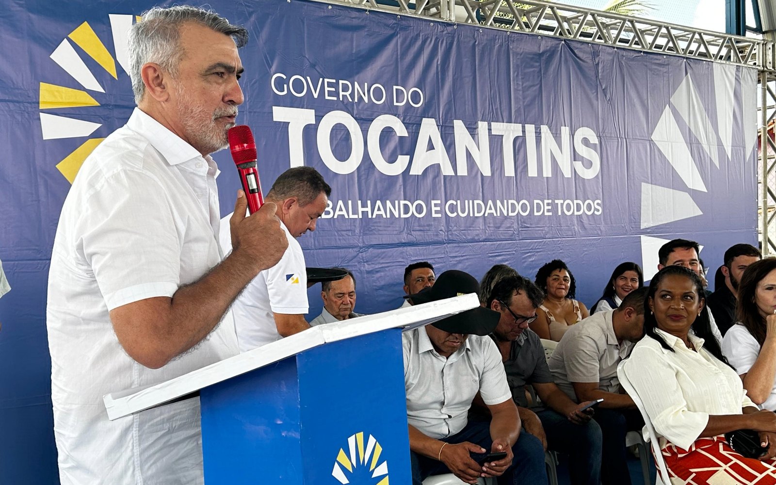 Amélio Cayres prestigia entrega de obras em Buriti do Tocantins e defende construção de hospital na cidade