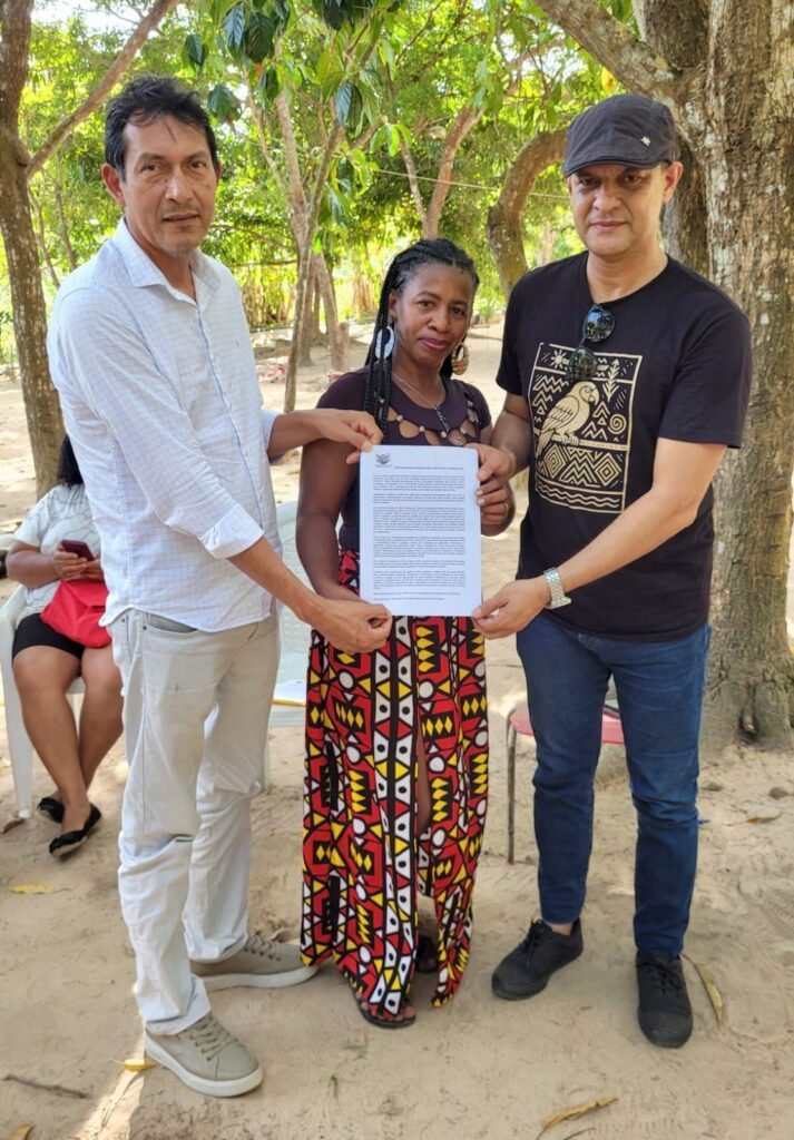 Foto 1 secretarios de estado sepot e seir recebem carta com as demandas da comunidade quilombola ilha de sao vicente creditos dalvanilde serra governo do tocantins5451333459042661977.jpg