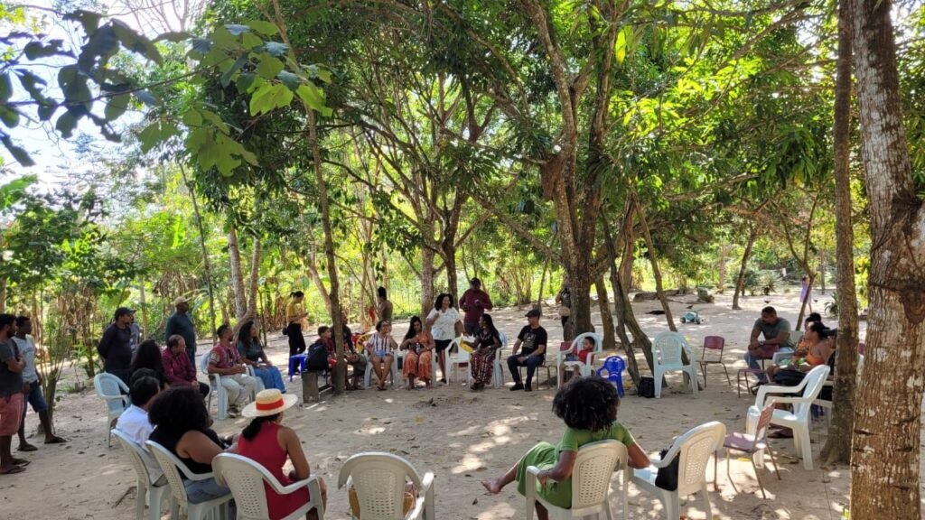 Foto 2 representantes do governo ouvem as necessidades dos moradores do quilombo ilha sao vicente creditos dalvanilde serra governo do tocantins4321464395988586143.jpg