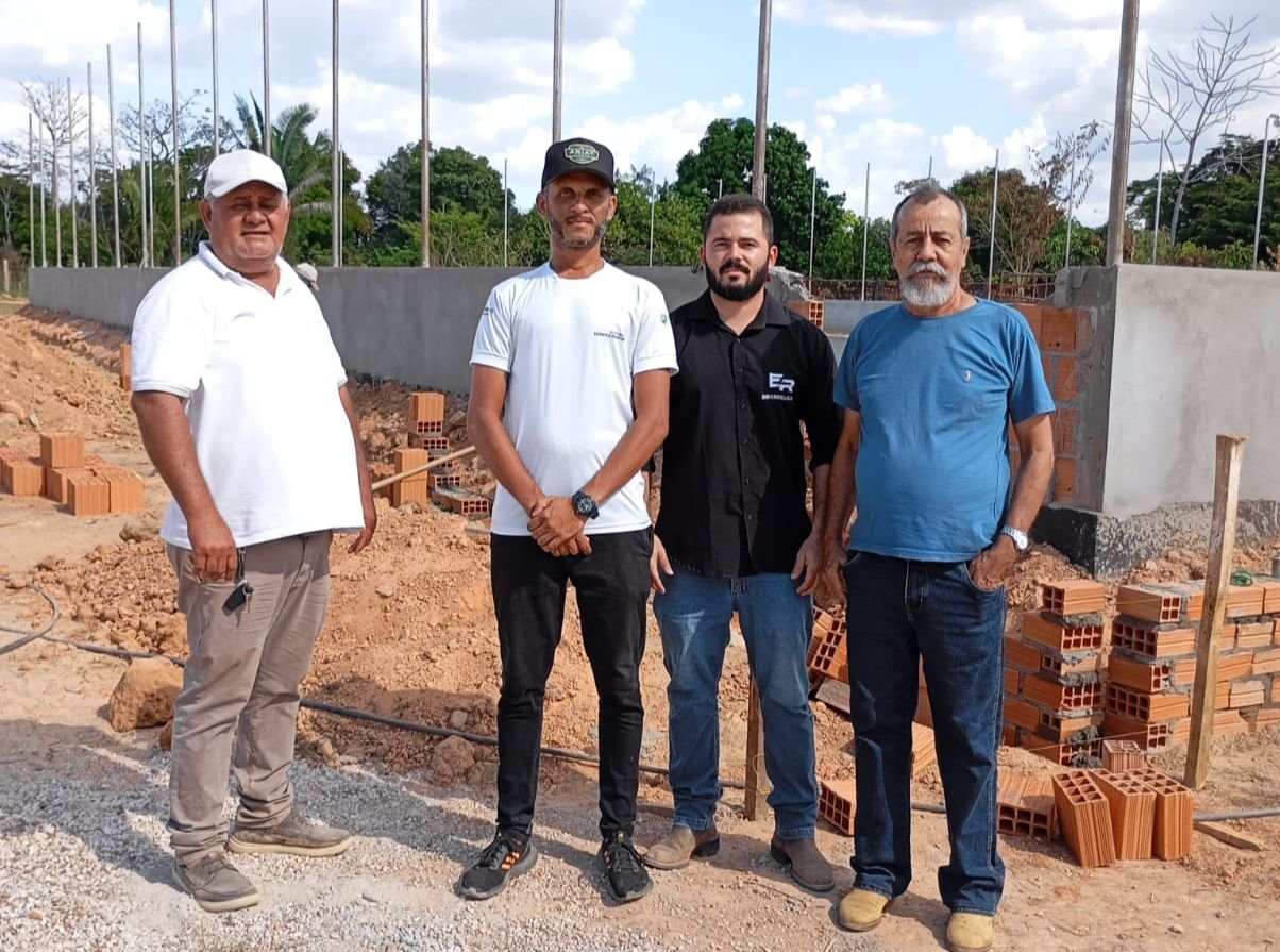 Prefeitura acompanha obra da quadra poliesportiva do distrito Itaúba