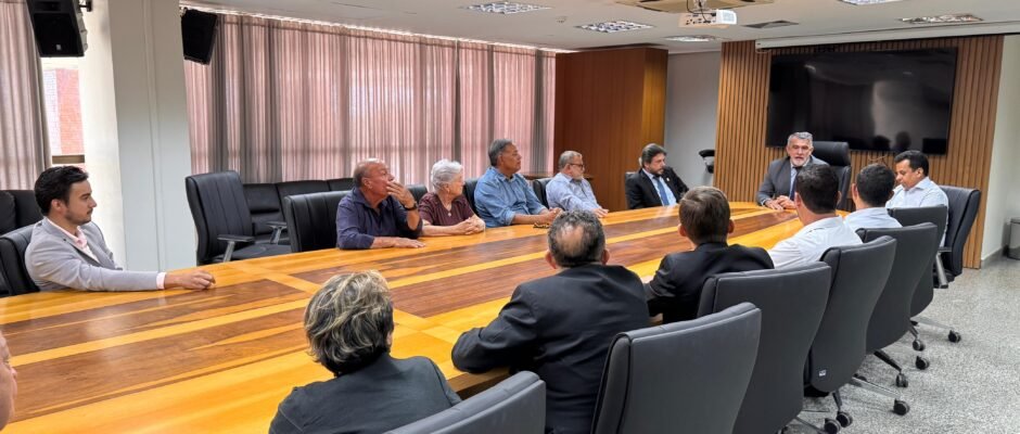 Reuniao sobre unirg em colinas foto amanda germiniani ascom presidencia.jpeg