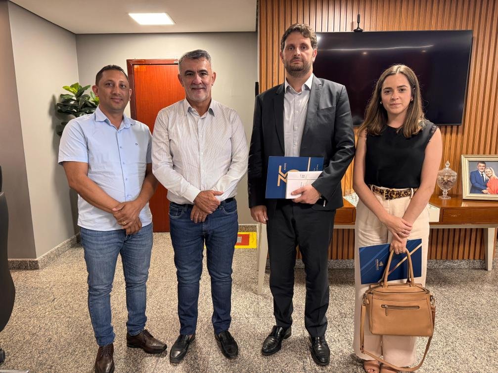 Amélio articula implantação de telefonia móvel e internet no povoado Vinte Mil em Carrasco Bonito