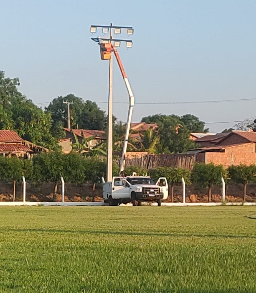 PRAIA NORTE: Prefeita Bruna Inicia Instalação de Iluminação no Estádio Municipal: “Uma Conquista para os Atletas