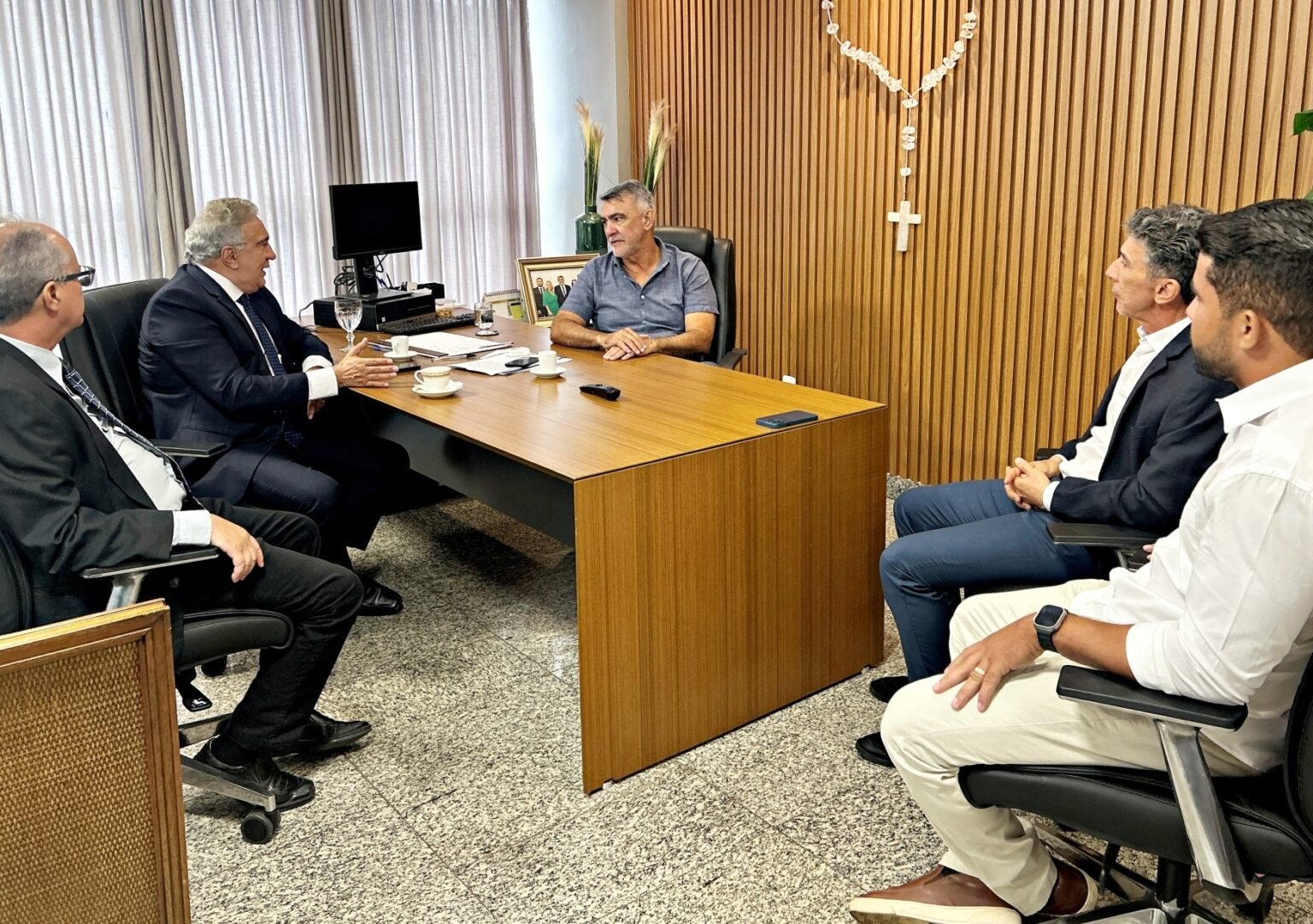 Amélio recebe Laurez Moreira e confirma nomes para articulação com o Legislativo