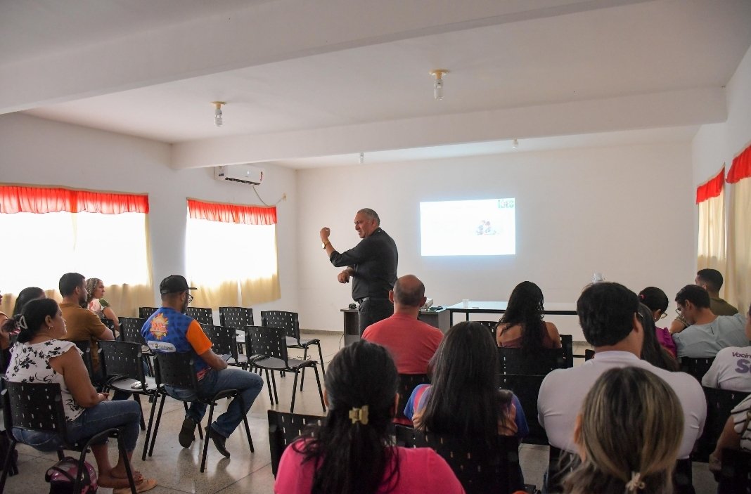 Em Augustinopolis, Agentes comunitários de saúde participam de palestra sobre saúde mental e inteligência emocional