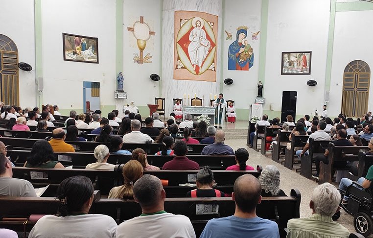 Homenagens Marcam a Missa de Sétimo Dia do Prefeito Antônio do Bar