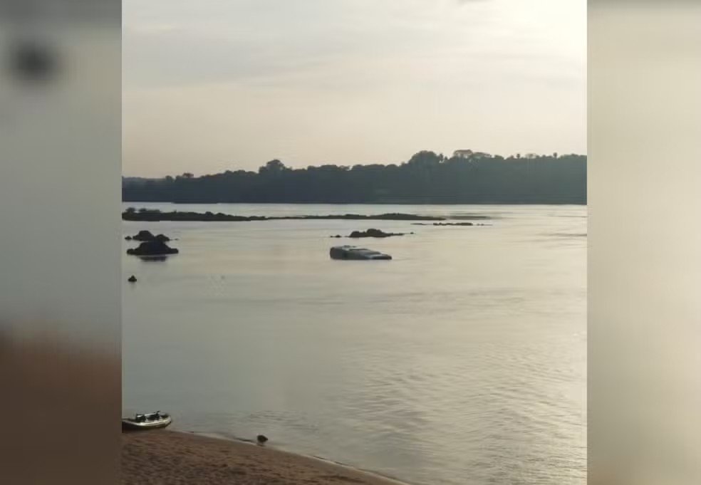 TOCANTINÓPOLIS: Motorista que dormia no bagageiro morre após ônibus cair no Rio Tocantins