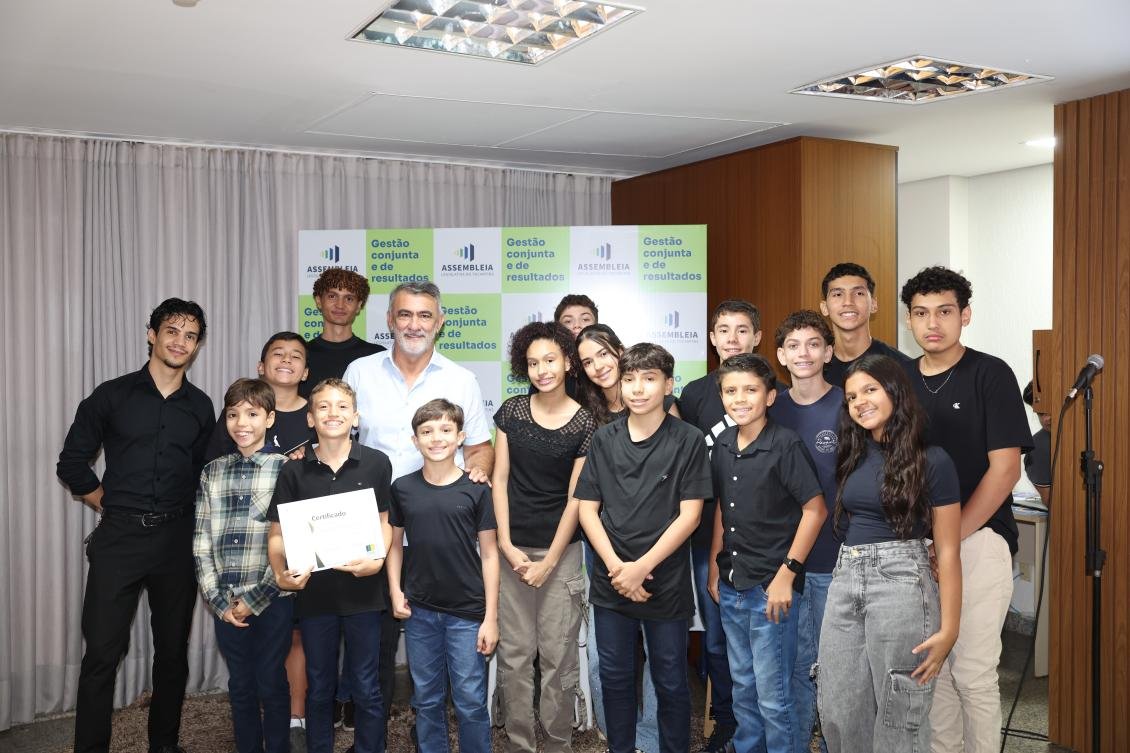 Sob liderança de Amélio Cayres, Aleto consolida curso de Inglês e entrega mais de 50 certificados