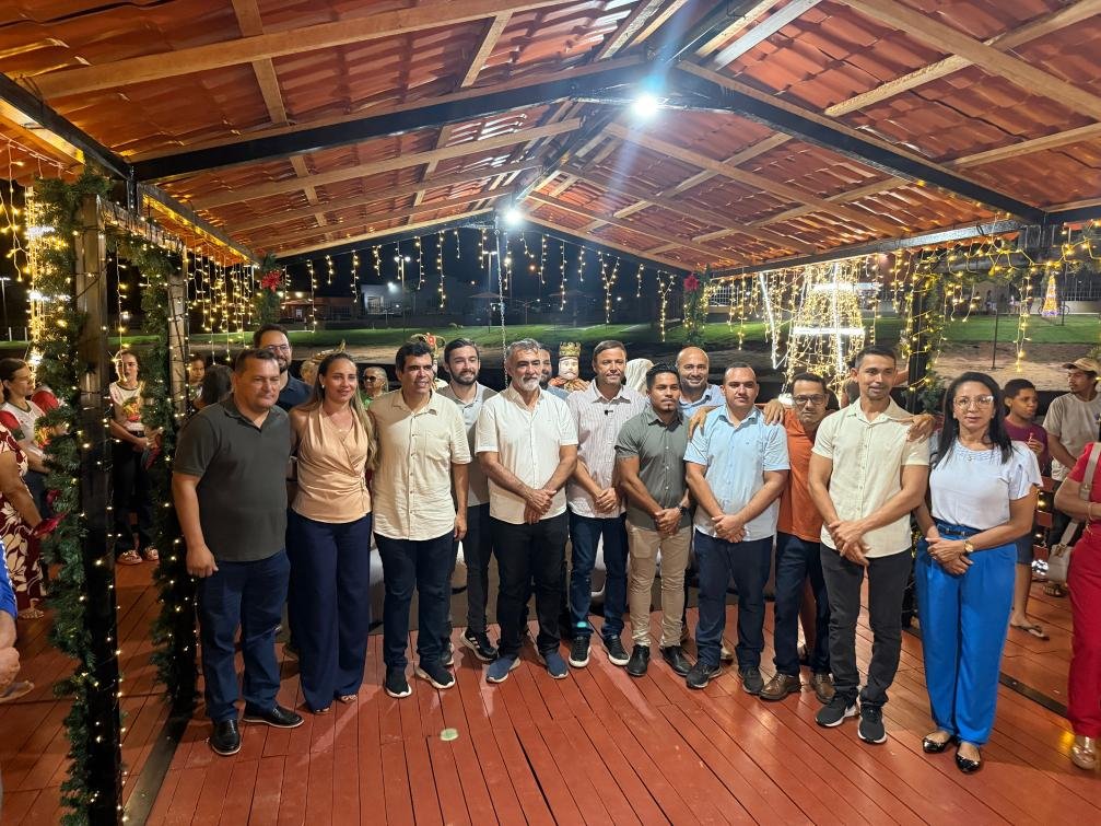 Amélio relembra 40 anos de história e legado da família durante homenagens ao pai e ao irmão