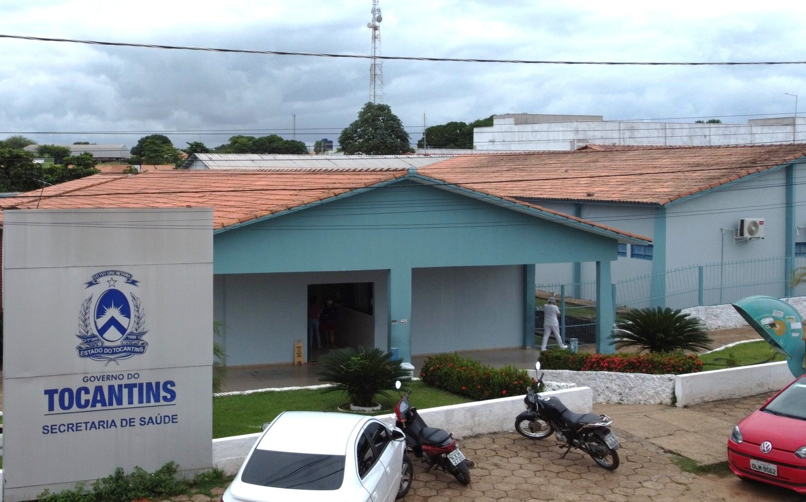 Hospital Regional de Augustinópolis capacita equipe para uso do traje antichoque